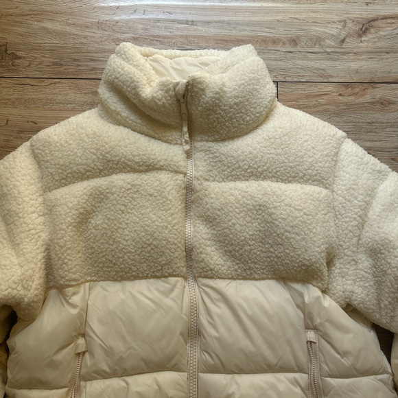 ❌SOLD❌ Old Navy Cropped Puffer Jacket - Picture 2 of 5